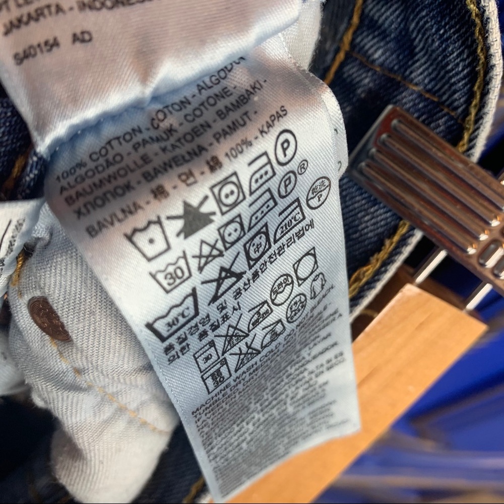 LEVI’s 501 Cut Off Jean Shorts Size 30 Button Fly - Picture 4 of 4